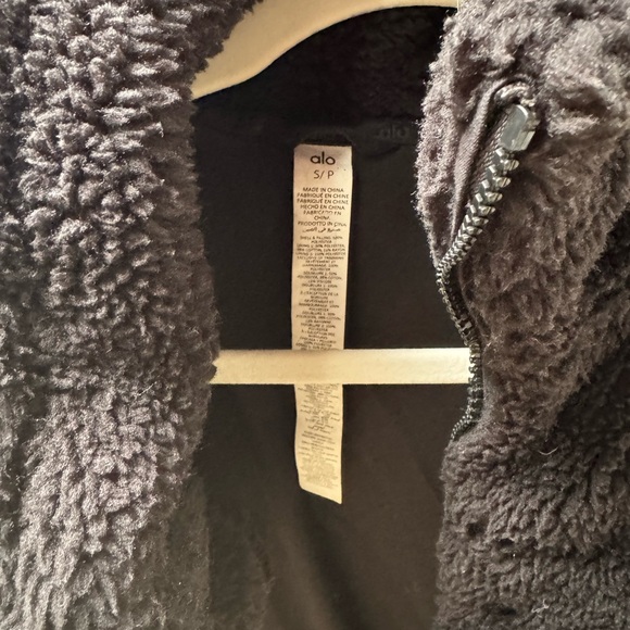 ALO Yoga Black Fleece Jacket - Picture 6 of 6